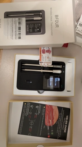 אורי לוי